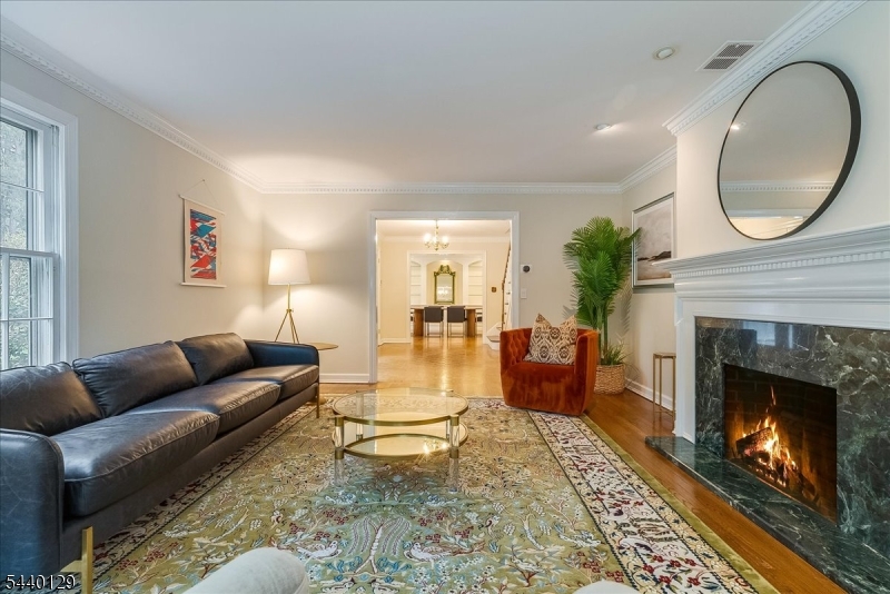 4 Edward Shippen Ln