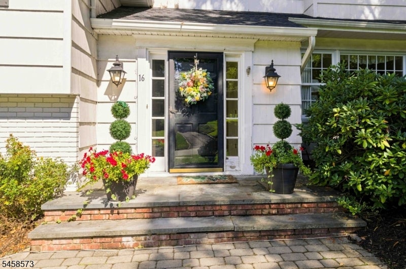 16 Warwick Rd
