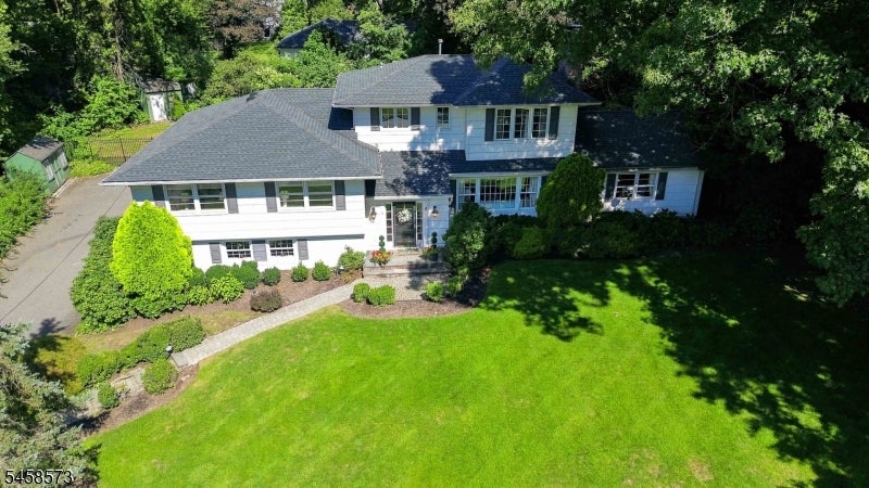 16 Warwick Rd