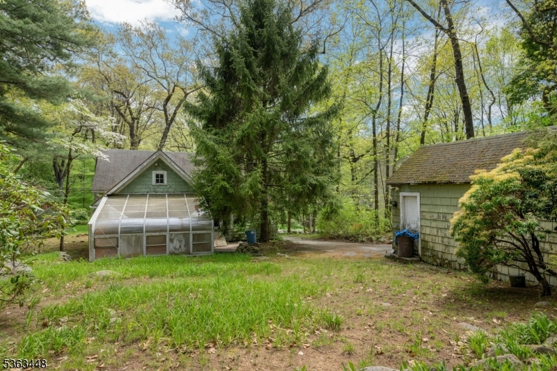 27 Woodland Ave