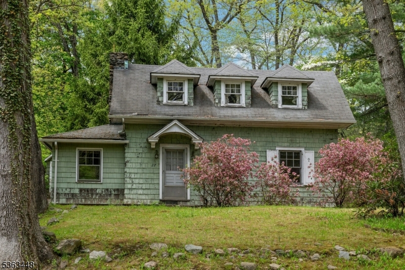 27 Woodland Ave