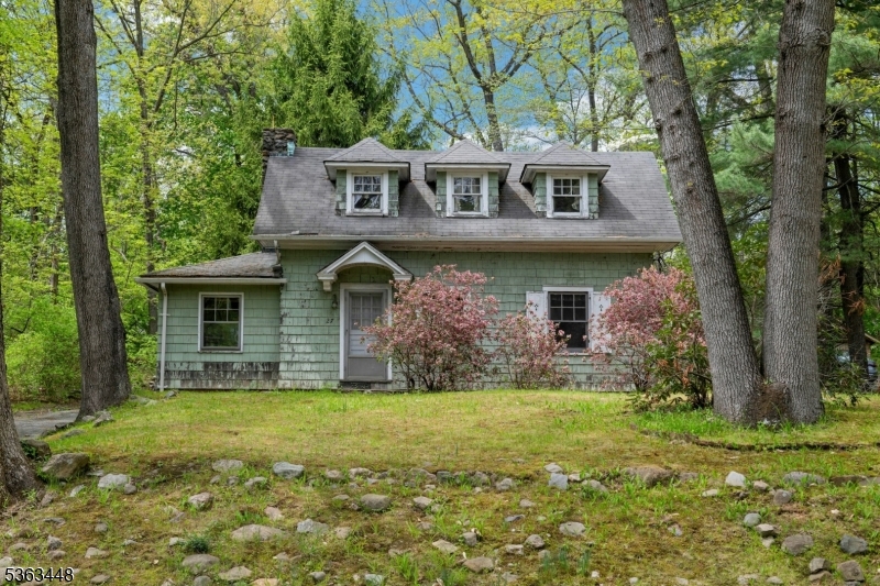 27 Woodland Ave
