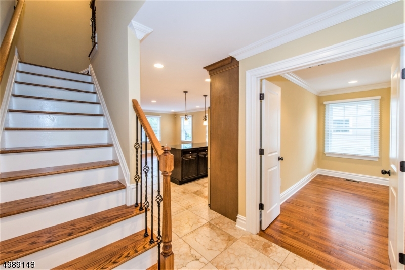 64 Kent Place Blvd Unit B B