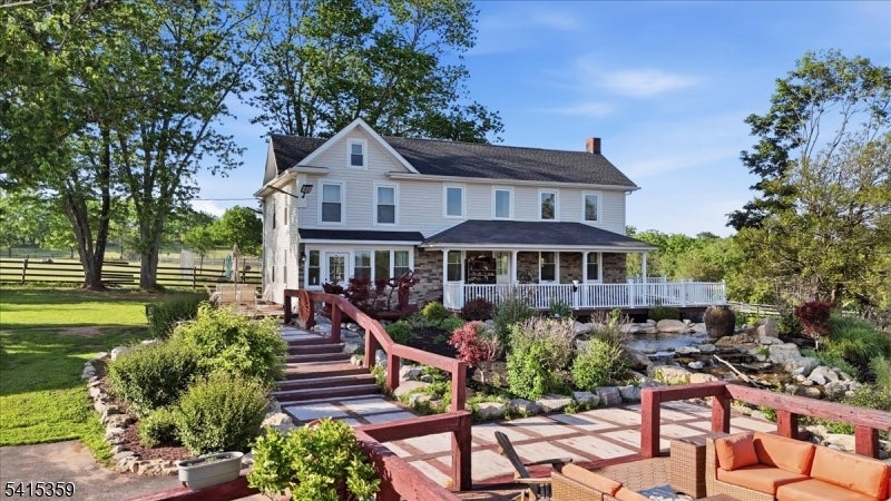 72 Pond Ln