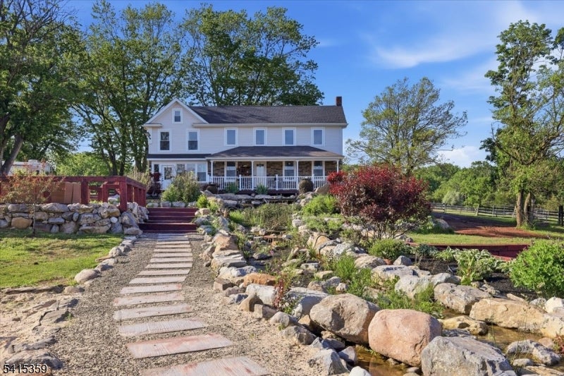 72 Pond Ln