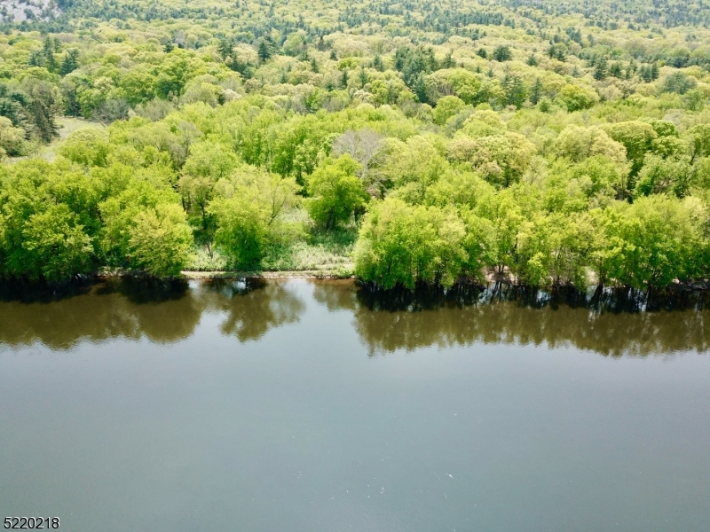 74 River Rd