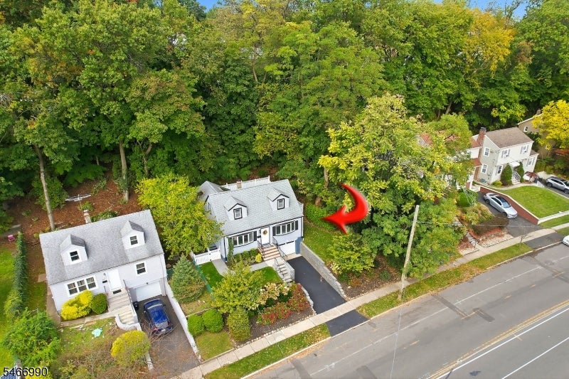 686 Broad Street