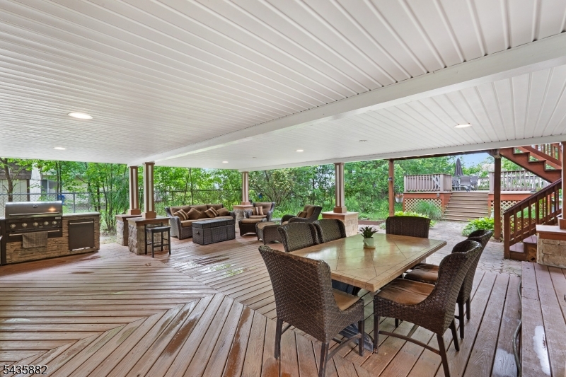 8 Robin Rd