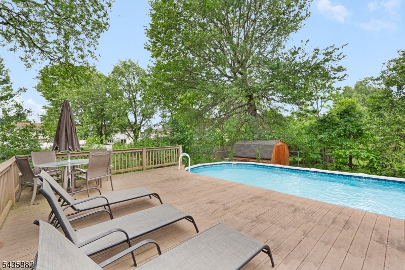 8 Robin Rd