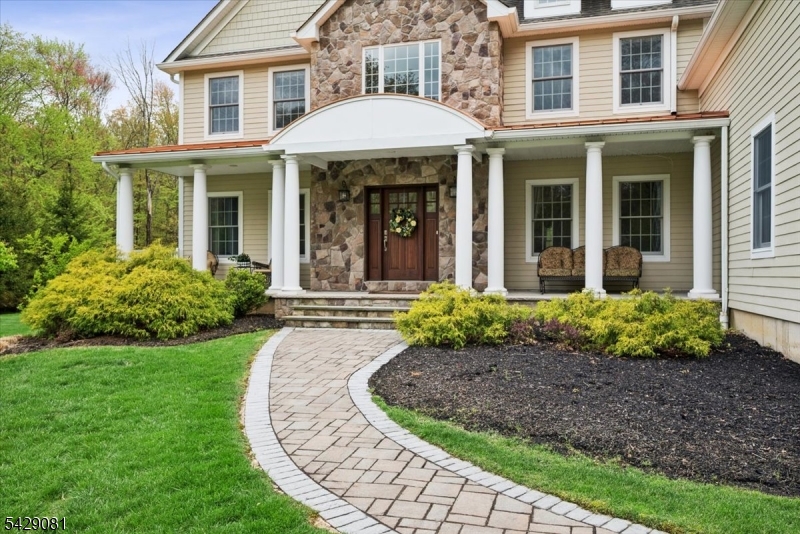 8 Forest Dr