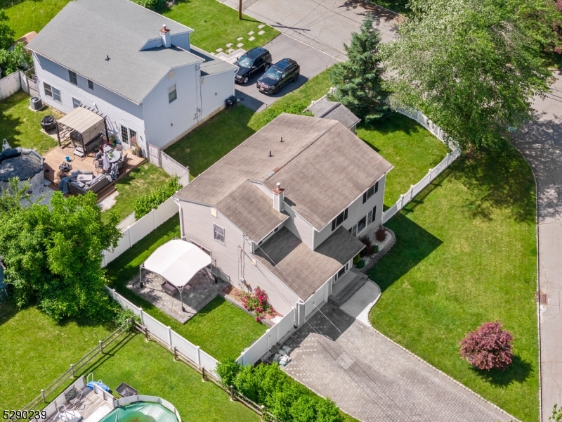 161 River Dr