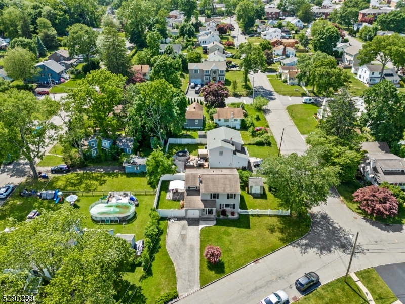 161 River Dr