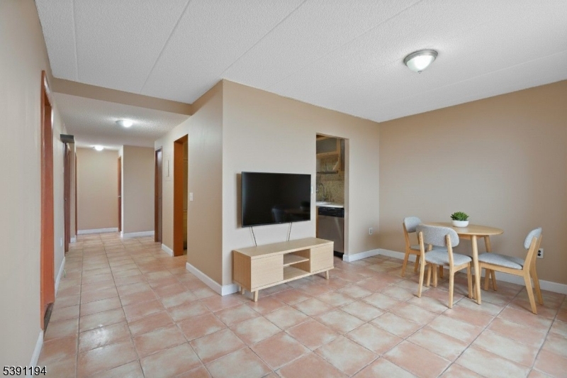 170-202 Lafayette Ave 8A