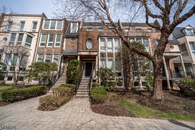130 Kensington Dr