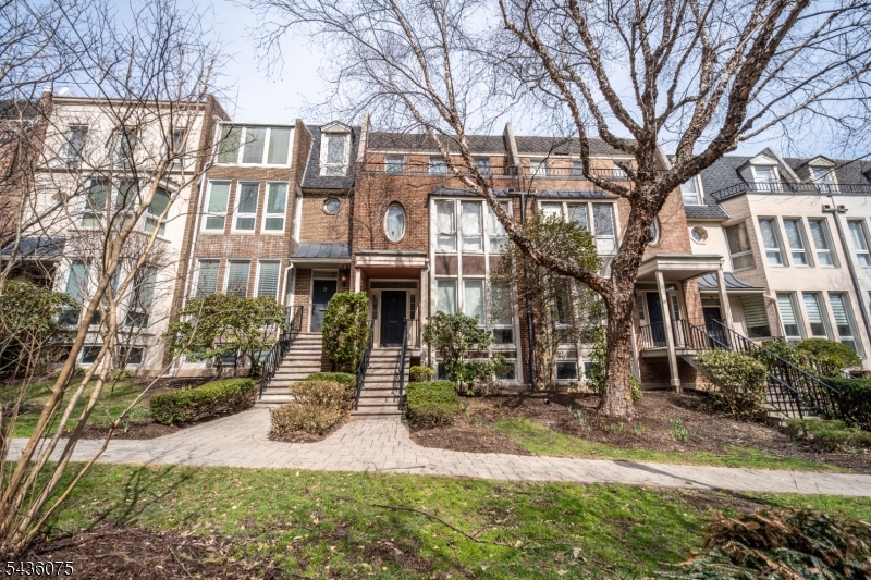 130 Kensington Dr