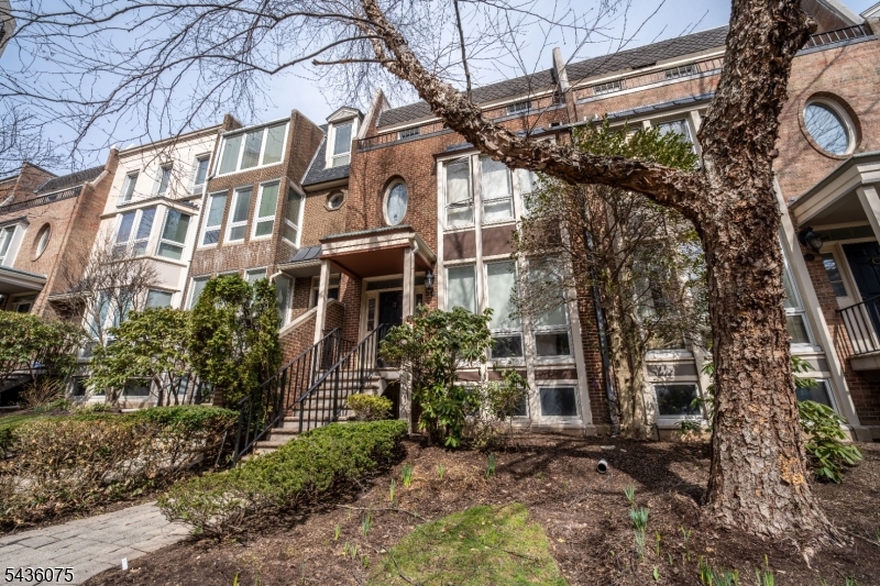 130 Kensington Dr