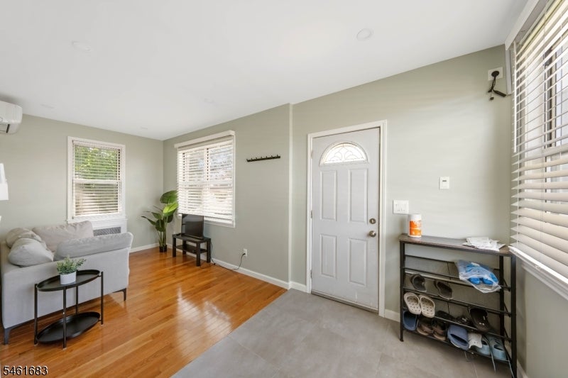 166 Victor St Unit 1