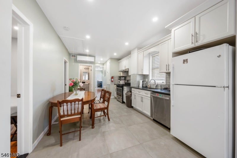 166 Victor St Unit 1