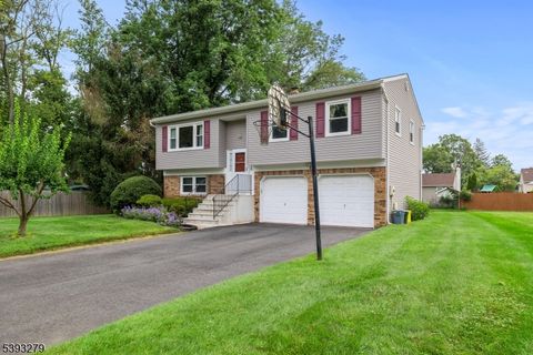 Photo of 6 Michelle Ct, Ewing, NJ 08628 (MLS # 3994451)