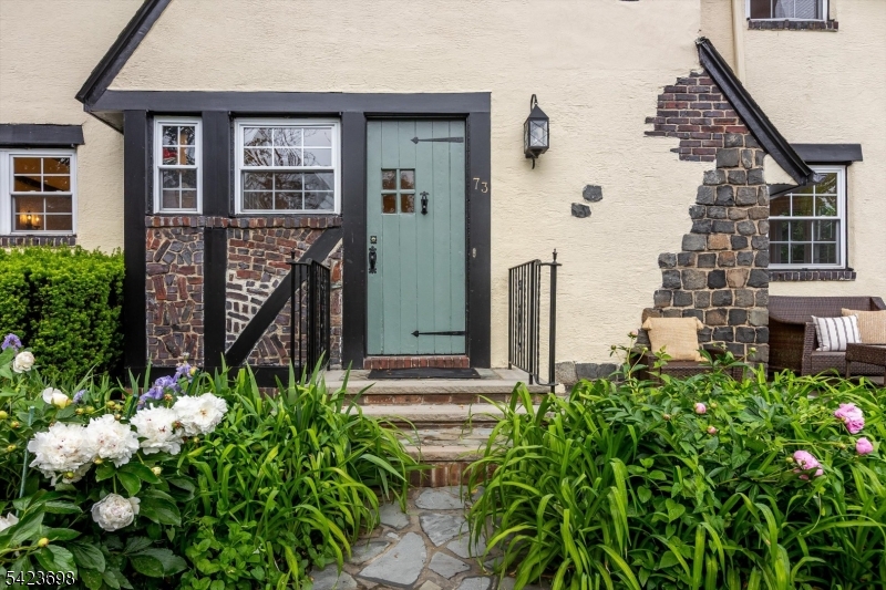 73 Harding Dr