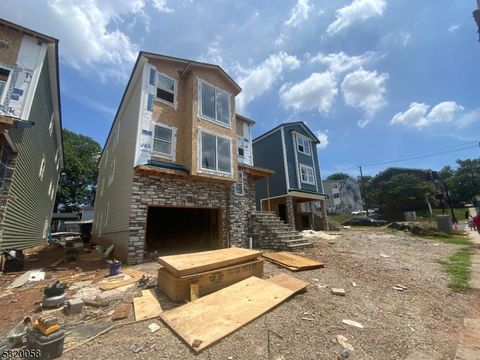 303-305 Chilton St Elizabeth City NJ 07208