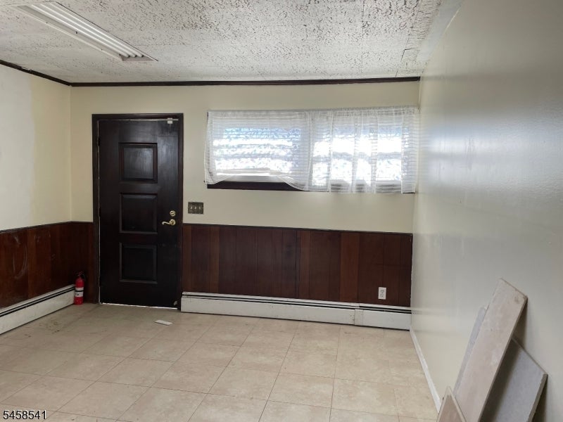 319 E 1St Ave 1