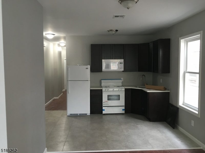 84 N Park St 4