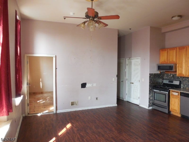 18 Market Street 301