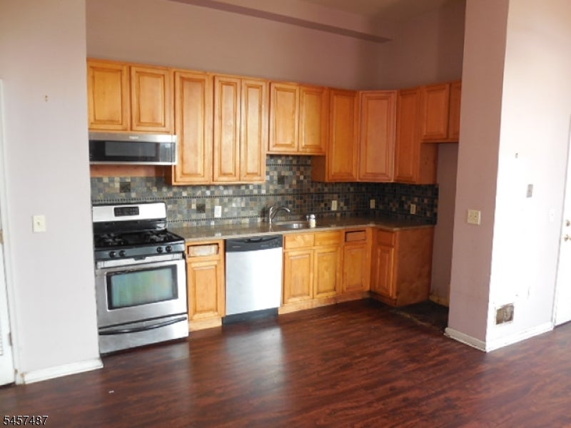 18 Market Street 301
