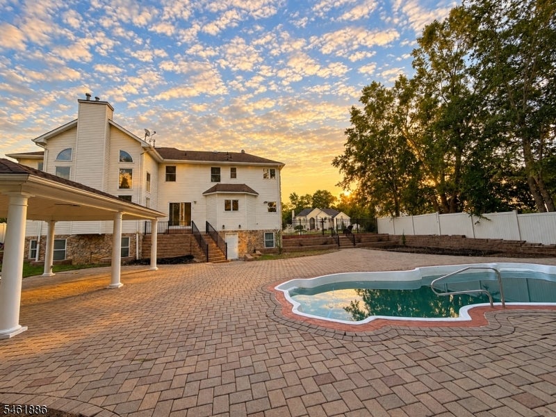 10 Yellowstone Dr