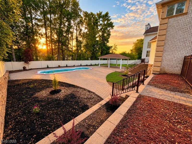 10 Yellowstone Dr