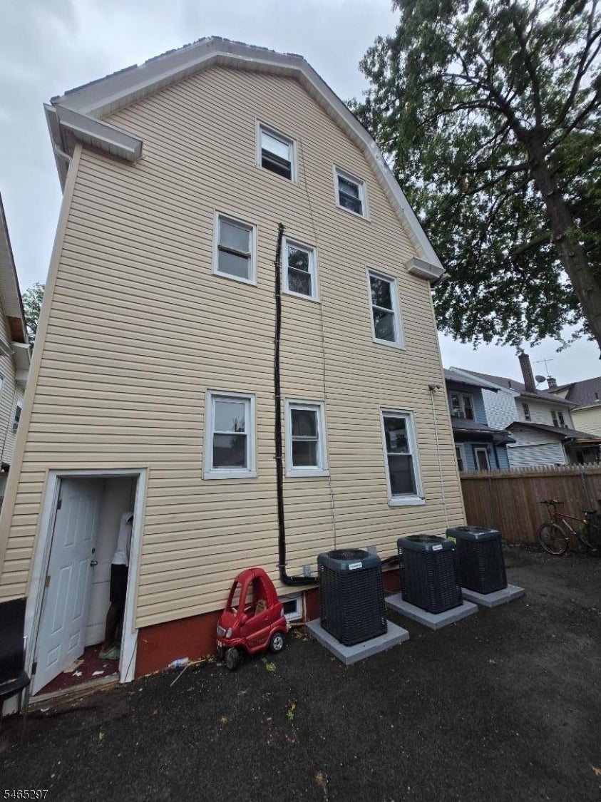 579 Stuyvesant Ave