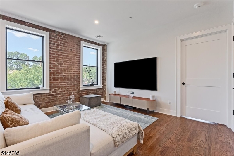 35-37 Main St, 3B 3B