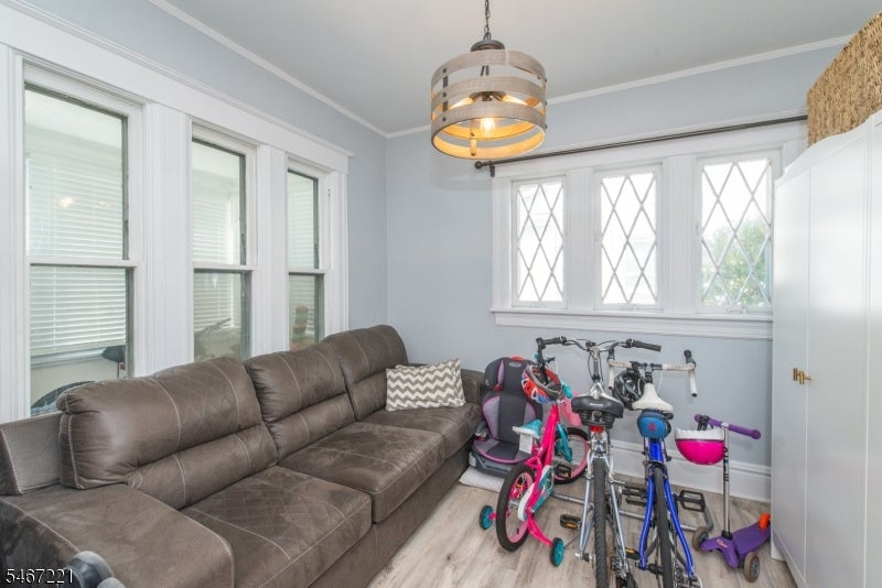 327 Orange Rd