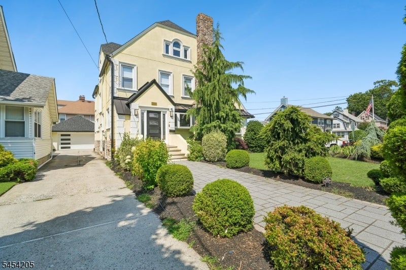 877 Park Ave