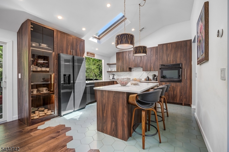 40 Schirra Dr