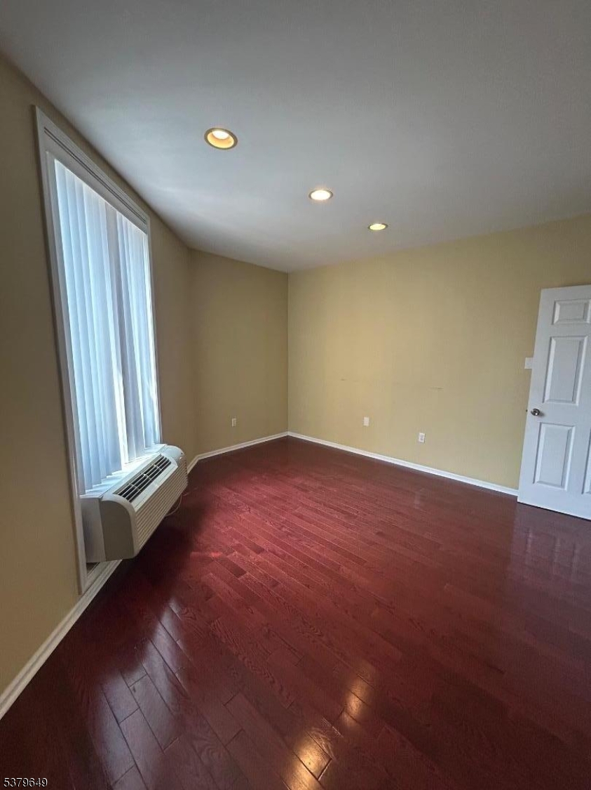 50 Pine St 214