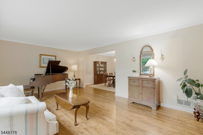 8 Mansfield Ct