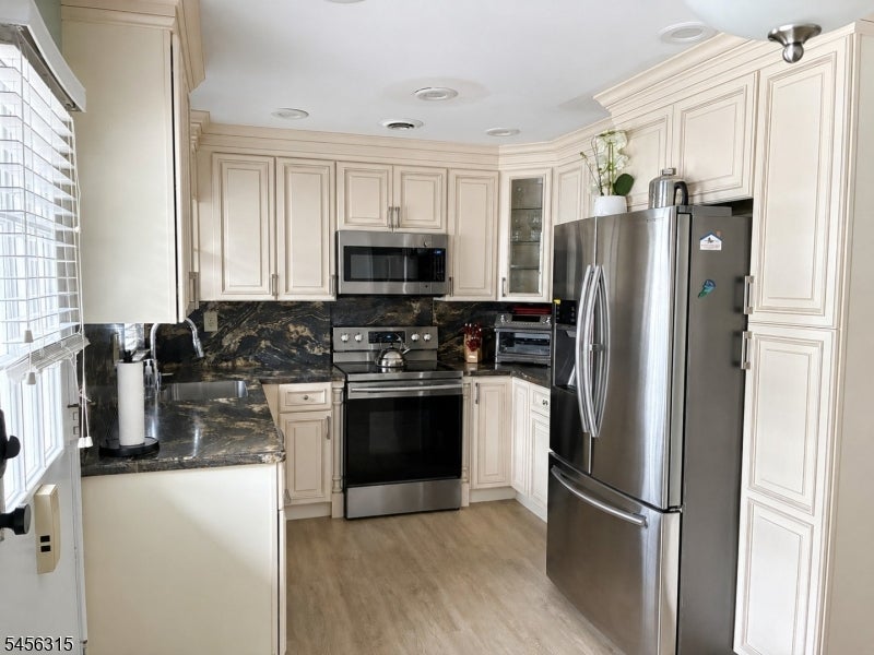 102B Buckingham Dr
