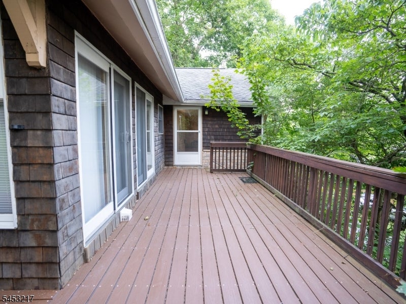 118 Lakeside Dr