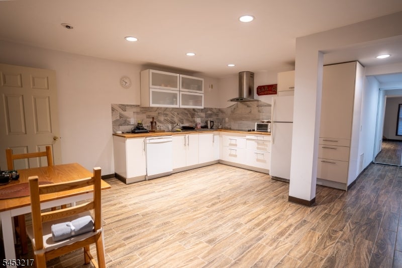 118 Lakeside Dr