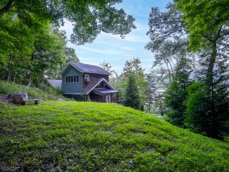118 Lakeside Dr