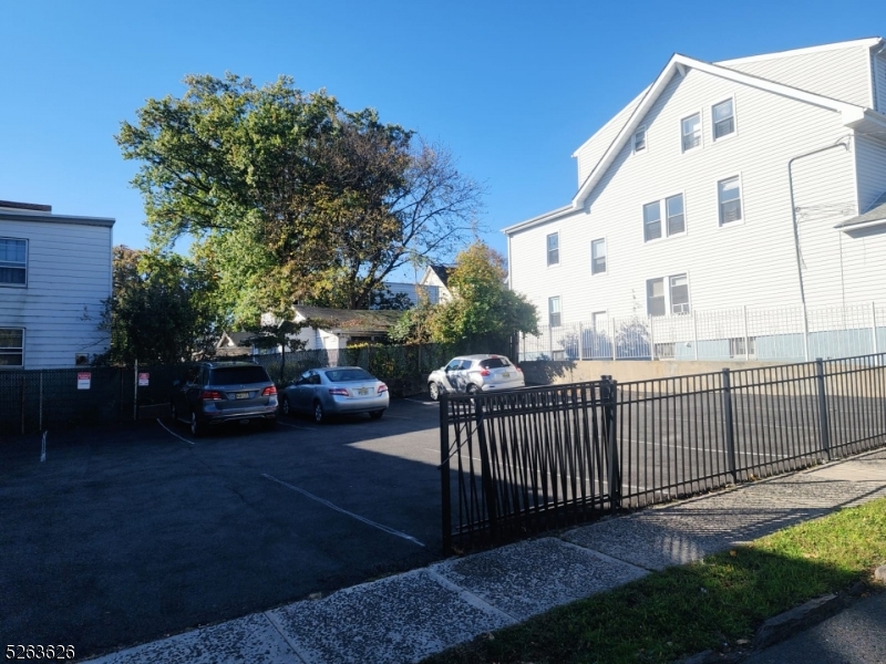 219-221 Stuyvesant Ave