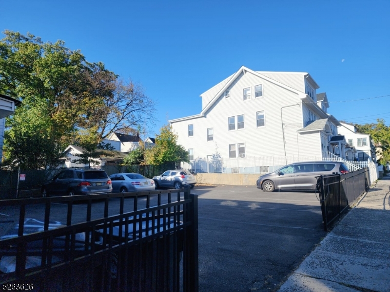 219-221 Stuyvesant Ave