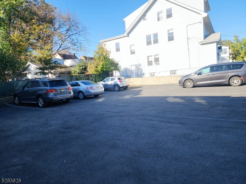 219-221 Stuyvesant Ave