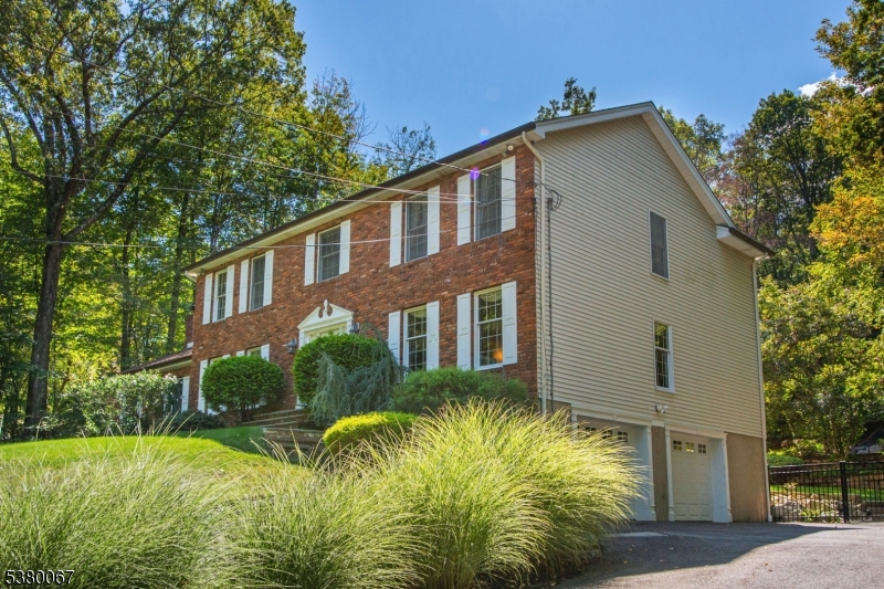 43 Round Hill Rd