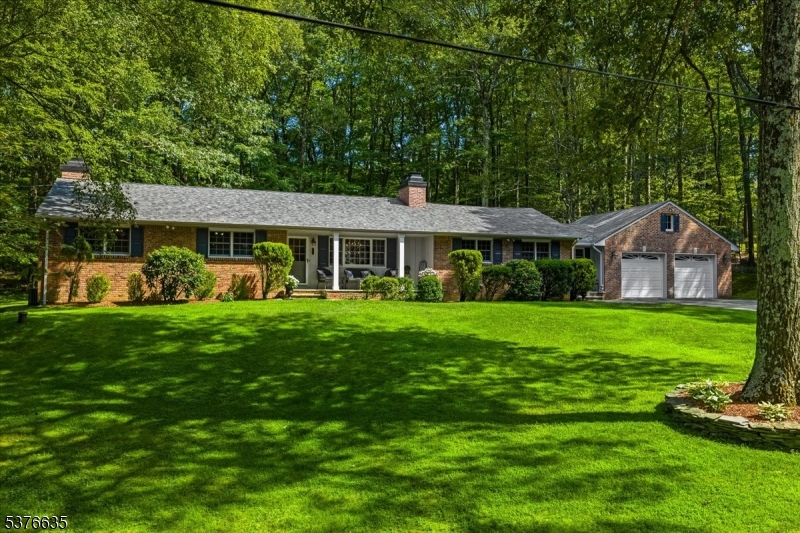 11 Daniel Ln