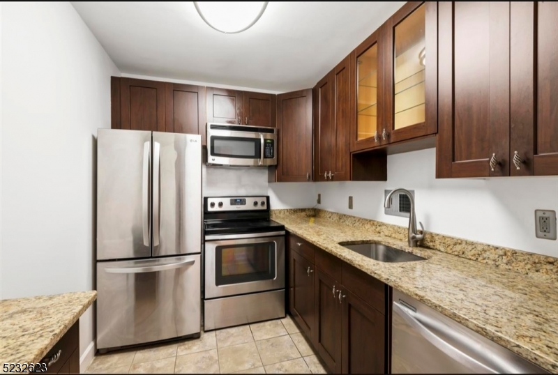 1111 River Rd E21