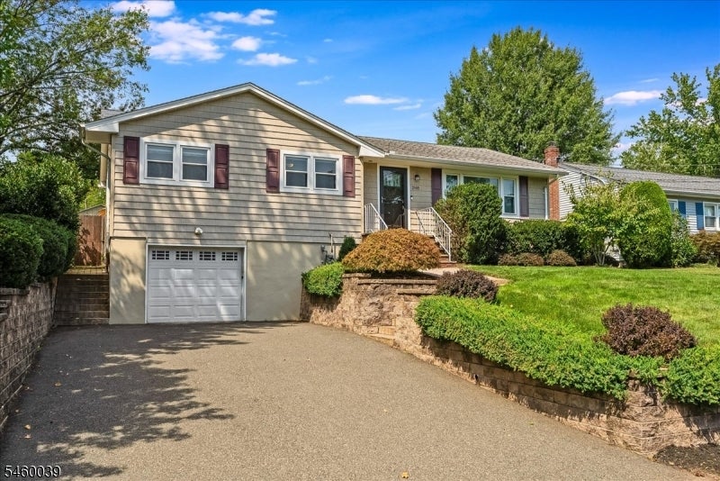2105 Maple View Ct