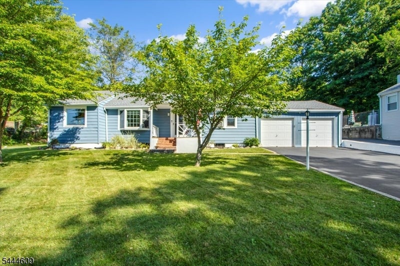 54 Oslo Dr